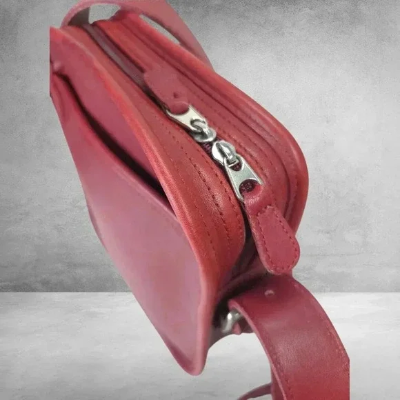 Vintage Coach “9817” Camera bag in red - Picture 10 of 13